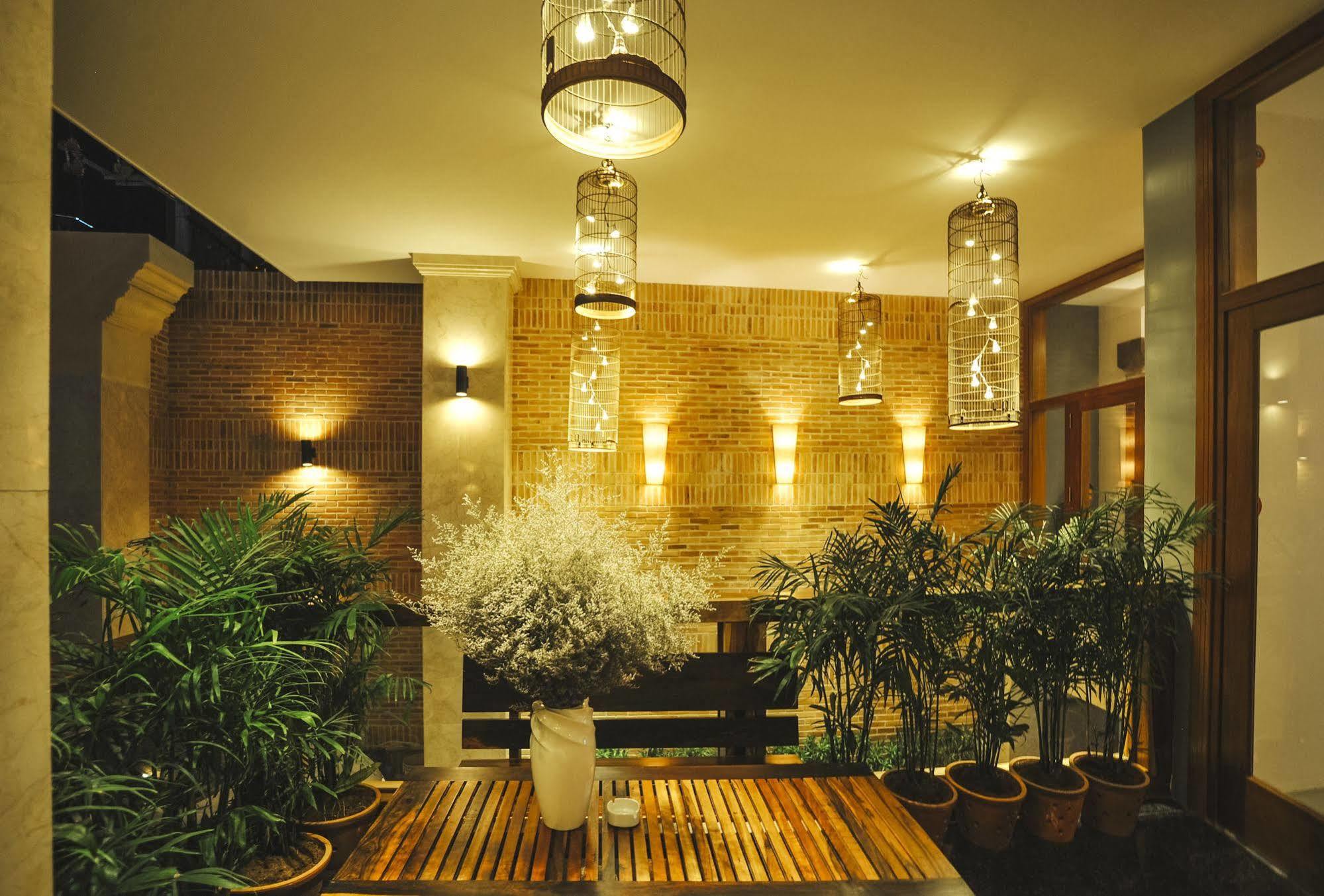 Seasing Boutique Hotel Nha Trang Exterior photo